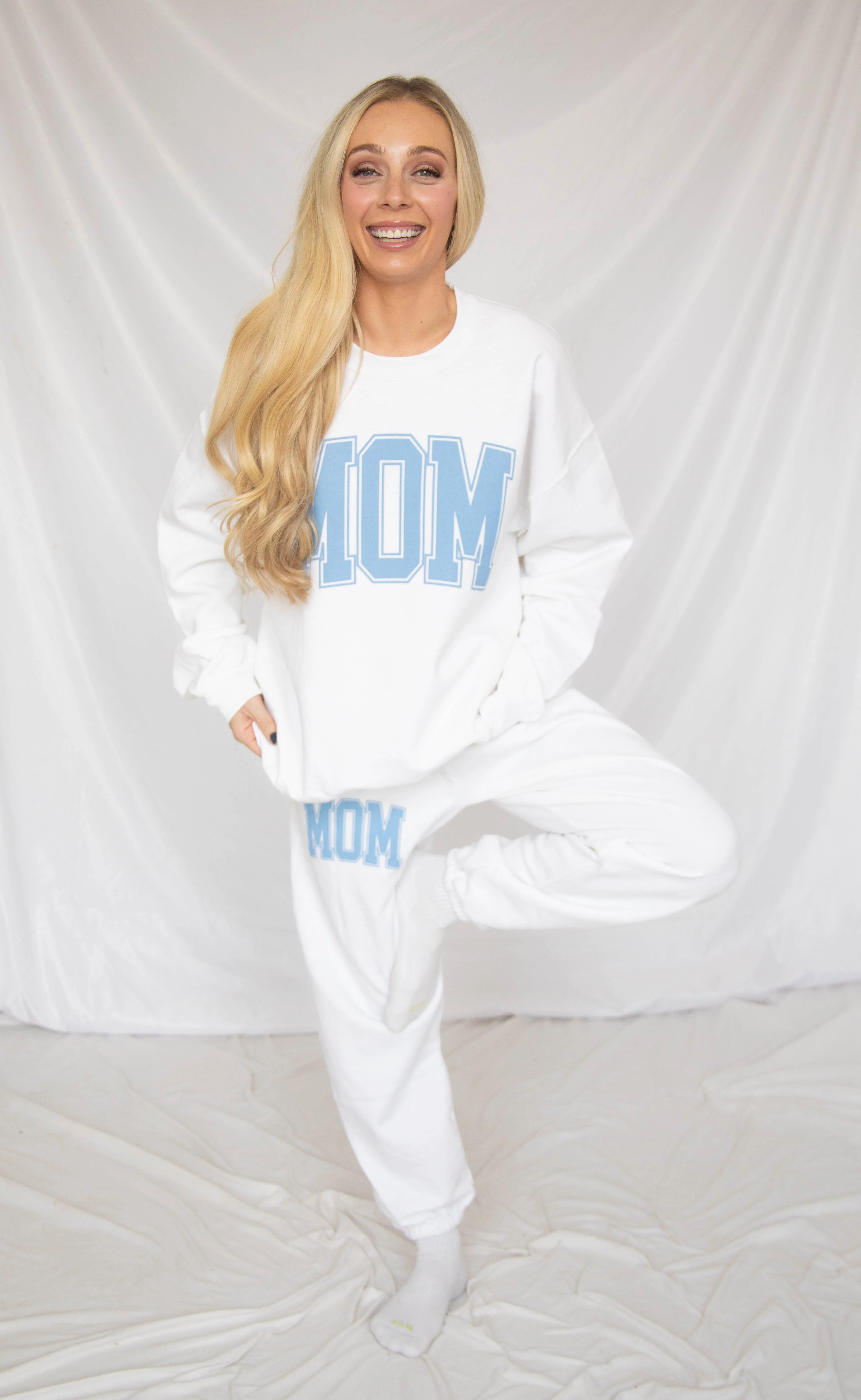 friday + saturday: classic mom sweatpants - blue